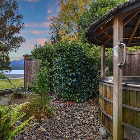 Tasman Holiday Parks - Te Anau Buitenkant foto Hot Tub at the Lake