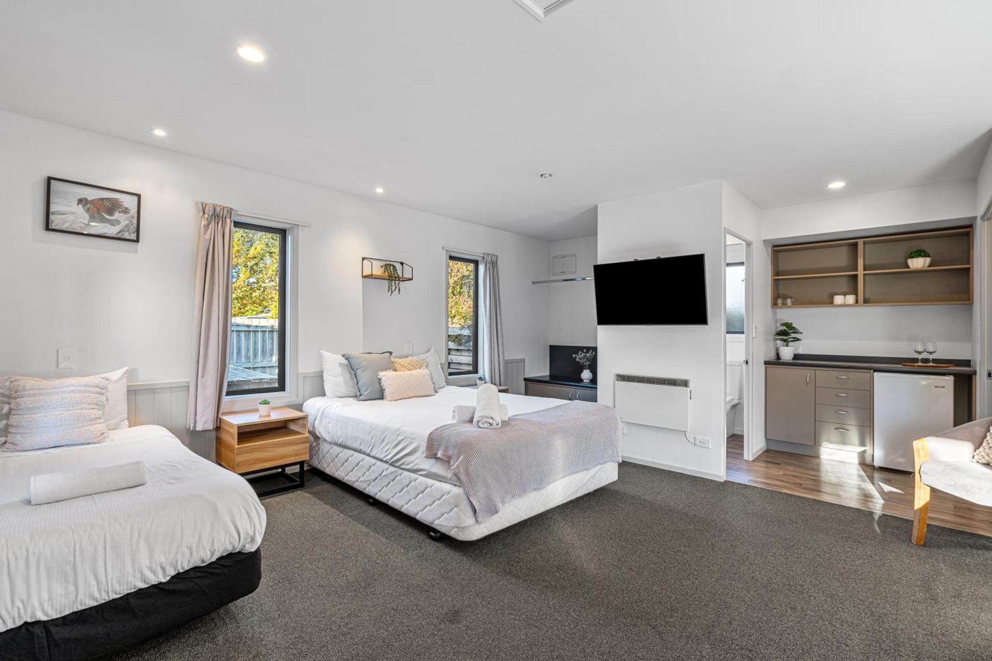 Tasman Holiday Parks - Te Anau Buitenkant foto A typical studio apartment