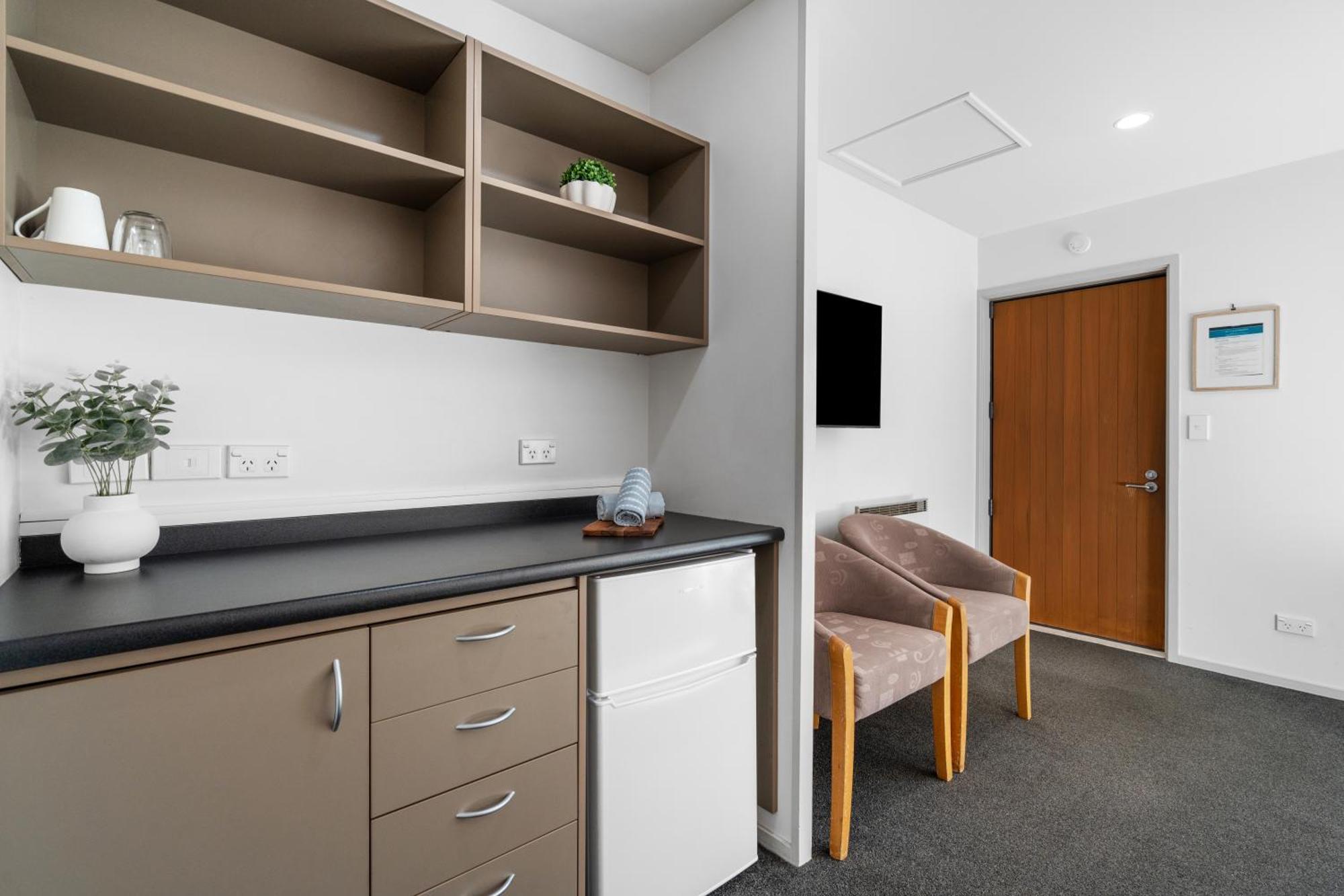 Tasman Holiday Parks - Te Anau Buitenkant foto A typical room at the hospital